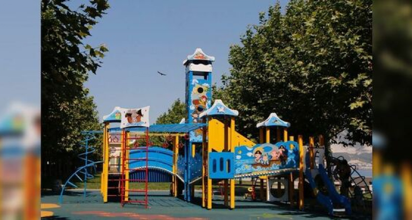 После недовольства новороссийцев новую детскую площадку у «Нептуна» переделают