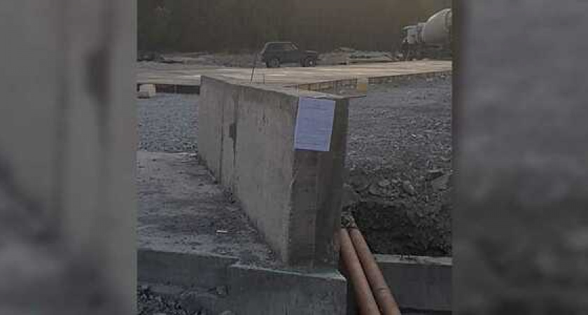 В пригороде Новороссийска нашли незаконный мост: конструкция может стать причиной подтопления