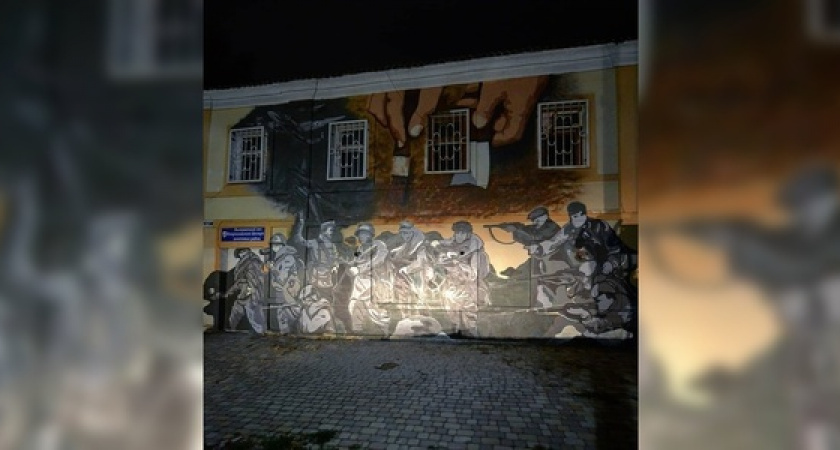 В центре Новороссийска появилось военное граффити