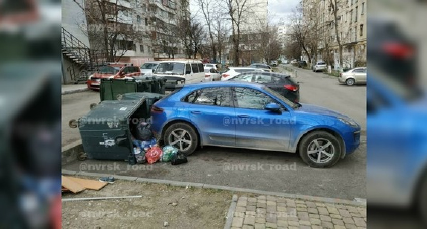 «Порш выкинули на мусорку». Новороссийцы обсуждают столкновение контейнера с дорогой иномаркой