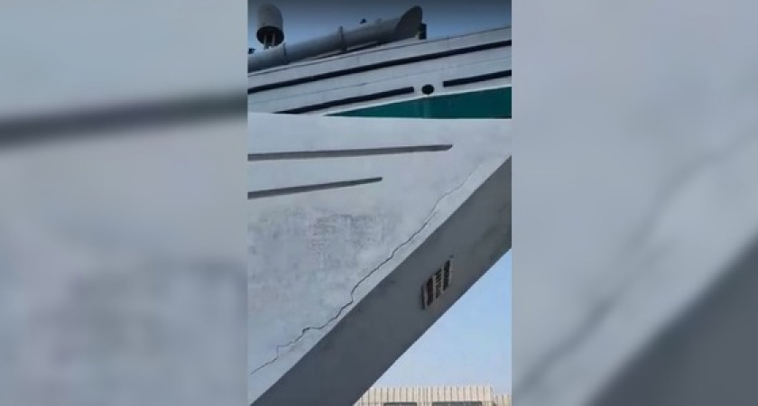 «Разве это безопасно?»: новороссийцы сняли на видео огромную трещину на памятнике ВОВ