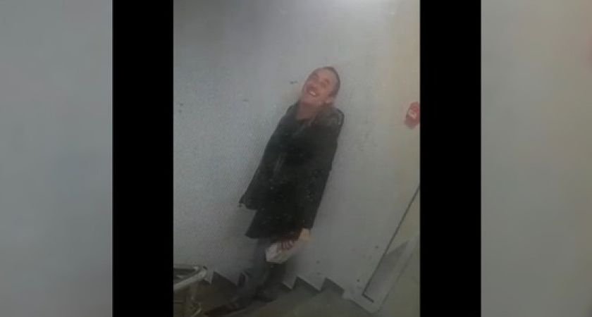 В торговом центре Новороссийска мужчина нажал тревожную кнопку и позировал в объектив камеры видеонаблюдения