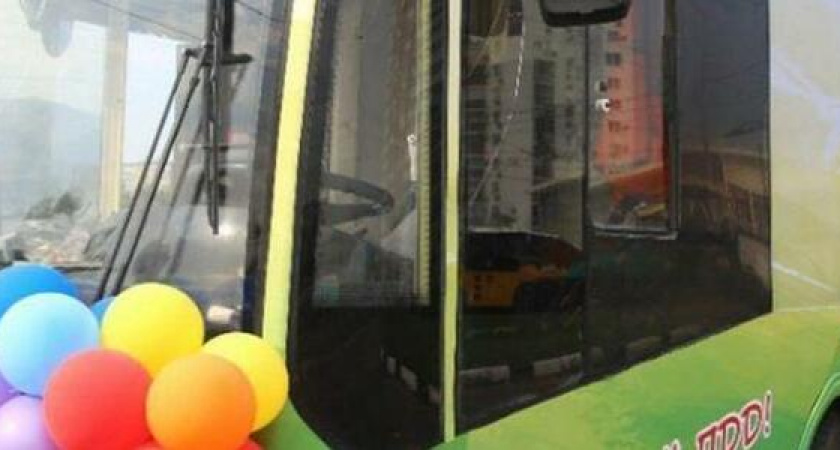 Десять дней по Новороссийску будет ездить «Безопасный троллейбус», украшенный детскими рисунками
