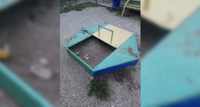 «Страшно гулять с детьми»: горожане жалуются на состояние детской площадки в Новороссийске