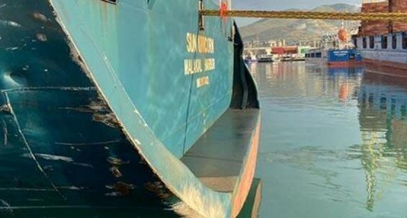 В акватории порта Новороссийска столкнулись два теплохода