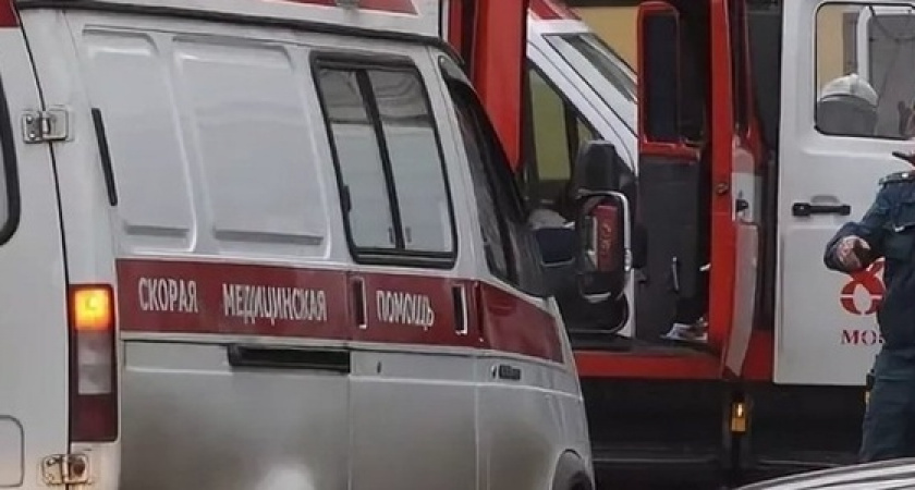 В субботу в центре Новороссийска оцепили улицу. На место примчались полиция, пожарные и «скорые»