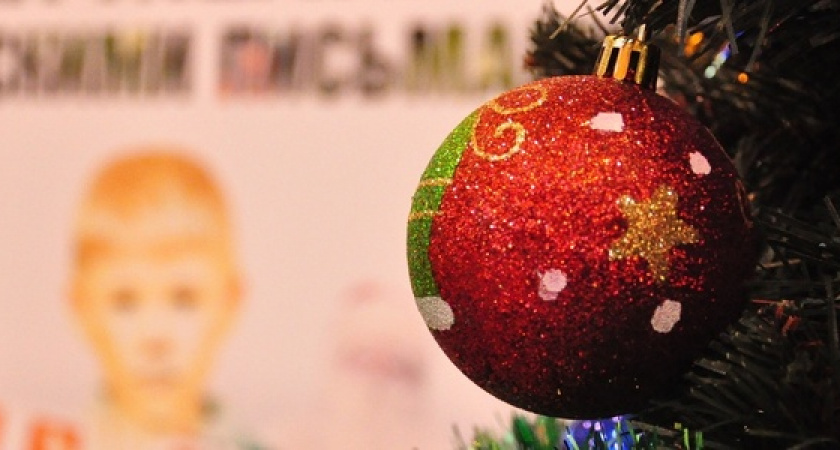 В торговых центрах Новороссийска установят «Елки желаний». Их украсят открытками с пожеланиями детей