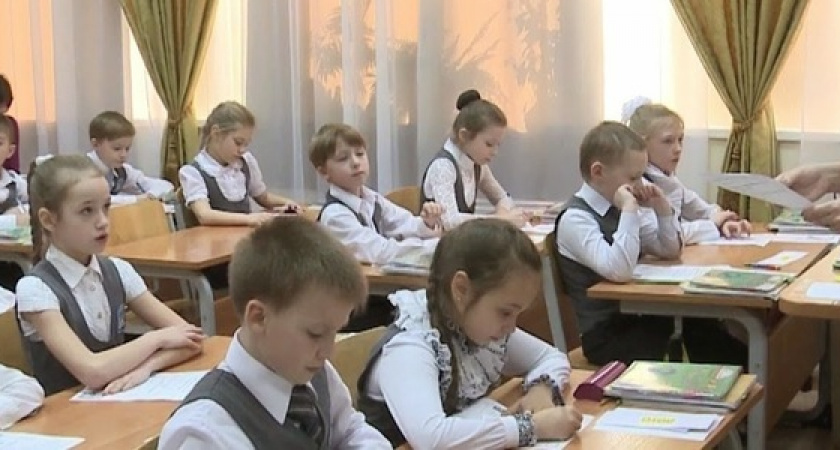 Учителям в Новороссийске пообещали поднять среднюю зарплату до 30 тысяч рублей