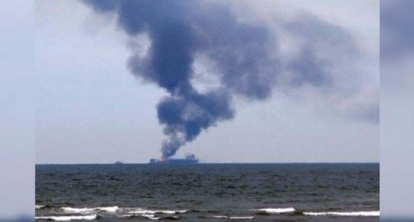 В результате пожара на двух судах в  Черном море погибли 10 моряков