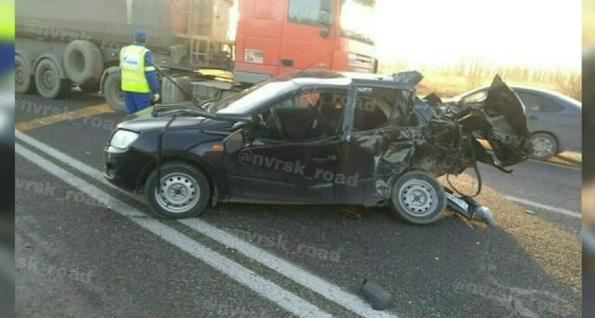 Под Новороссийском столкнулись «легковушка» и вахтовый автобус, перевозивший рабочих