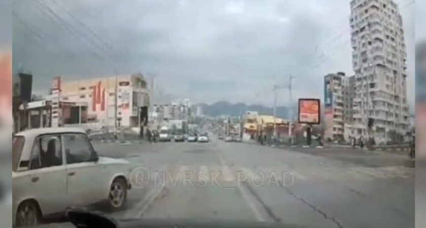 «Количество неадекватных наездников растет». Видео-подборка опасных маневров автолюбителей на дорогах Новороссийска