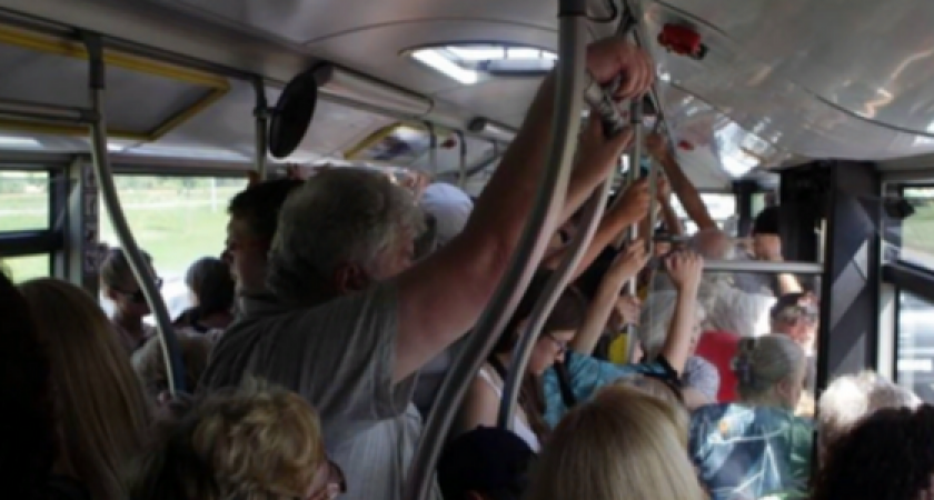 Почти 90 процентов общественного транспорта Новороссийска оборудовано кондиционерами. Куда жаловаться, если водители их не включают?