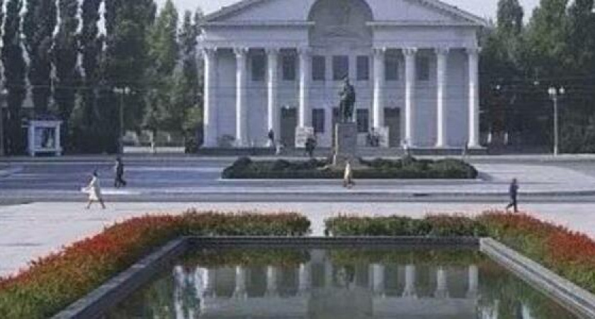 Жители Новороссийска предлагают сделать пруд у здания городской администрации, как было в СССР