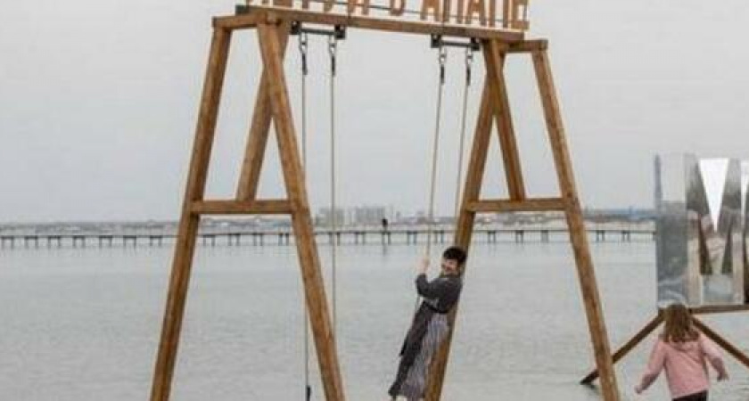 Вот это креатив: на пляже Анапы появилась необычная вывеска