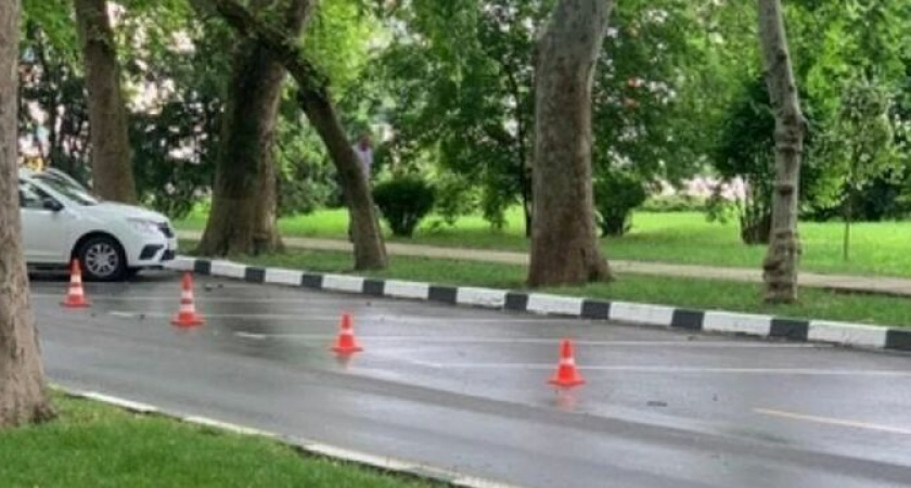 "Люди - дойные коровы, они - высшая каста!": новороссийцев возмущает бесплатная парковка около администрации города