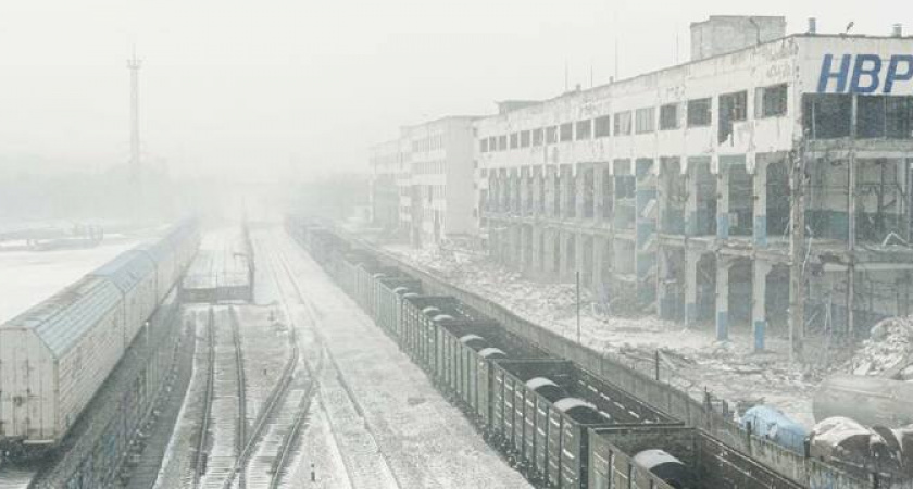 Эстетика дизельпанка во всей красе: новороссийский фотограф поделился снимками заброшенного вагоноремонтного завода в городе-герое