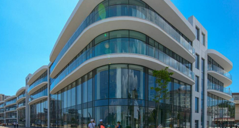 В Новороссийске из торгового центра на Набережной эвакуировали 100 человек из-за пожара