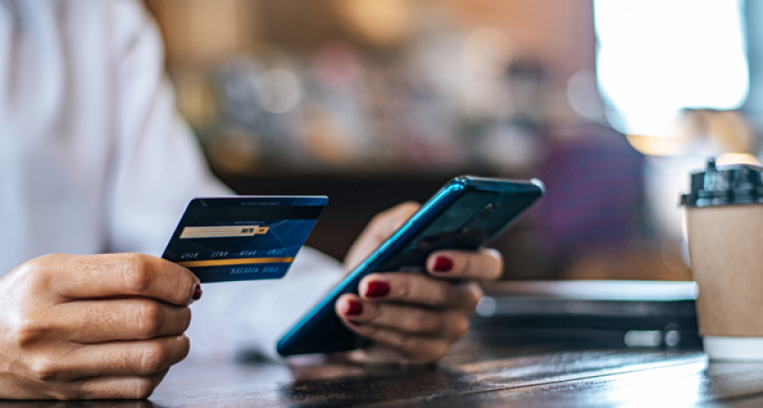 Россиянам, которые переводят деньги с карты на карту, сообщили о новой неприятности