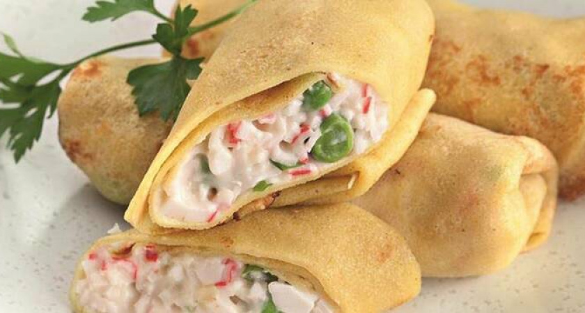 Все гости попросят рецепт: 3 необычные начинки блинов