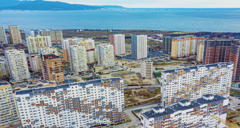 В новостройках Новороссийска не хватает парковок, спортплощадок и соцобъектов: мэрия не выполняет поручения губернатора 