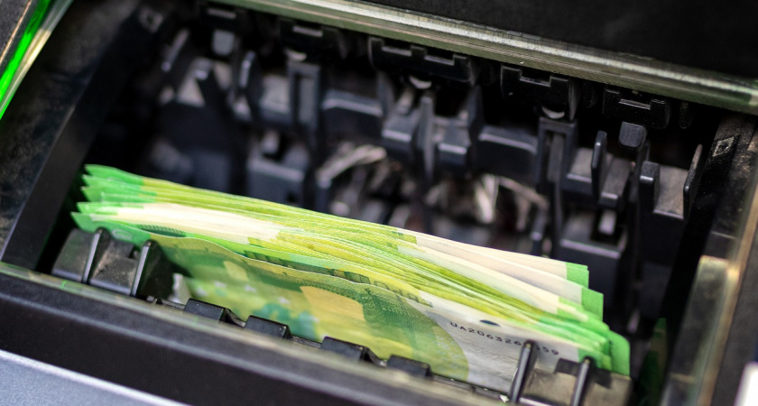 Даже без учета доходов: россиянам напомнили, кому разово положено 24 600 рублей