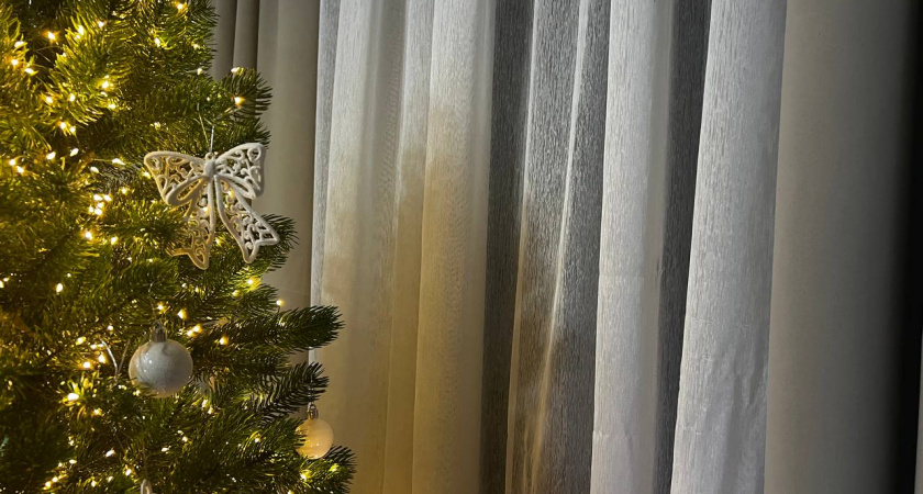 Насыпаем в ванну это и кладём серый тюль: Отмокает до кристально-белого всего за 1 час  