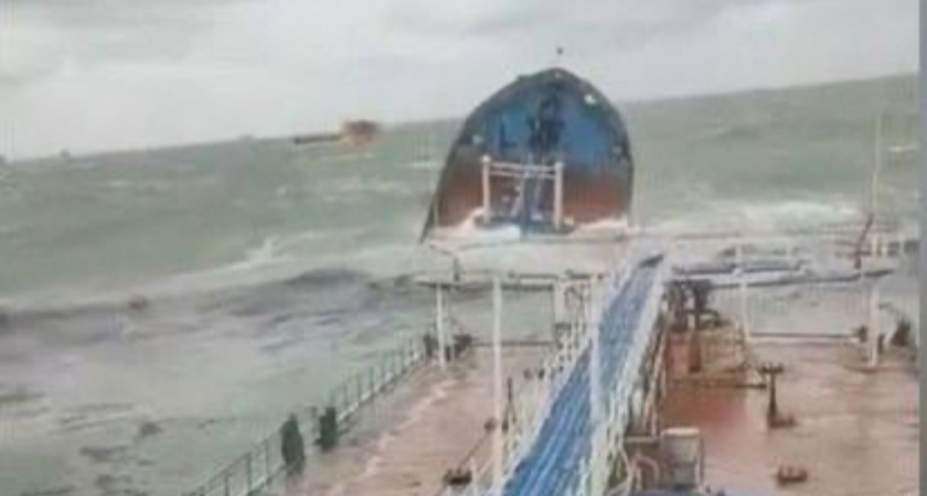 К экологической катастрофе в Керченском проливе привела перегрузка танкера «Волгонефть-212»