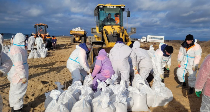 Морспасслужба определила точное количество мазута, попавшего в Черное море после аварии с танкерами «Волгонефть»