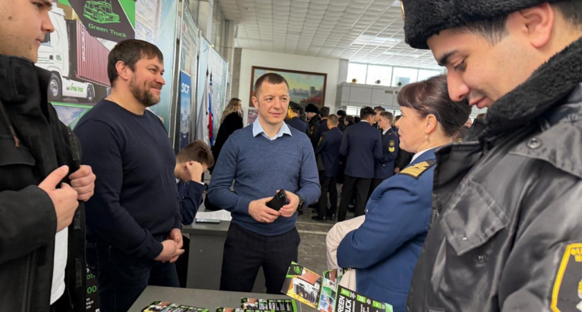 «Ярмарка вакансий - 2025» собрала более 60 предприятий-участников и около 1000 посетителей