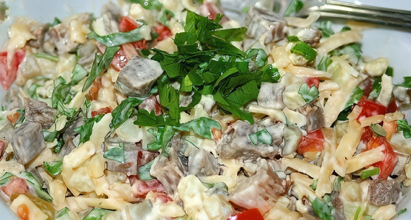 Идеально на 8 марта: латвийский салат «Зузка» готовится за 15 минут – «Оливье» и «Шуба» рядом не стояли