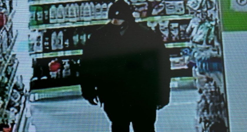 «Зубов много, как у акулы»: под Новороссийском мужчина в черной маске украл из магазина 30 тюбиков зубной пасты