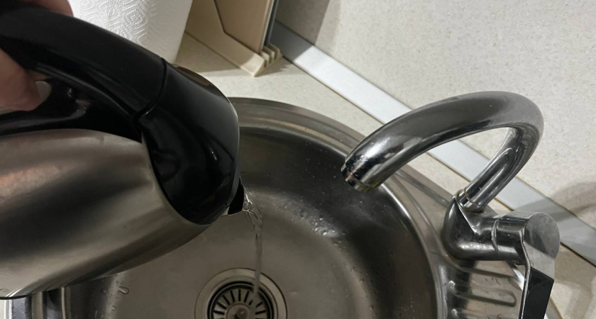 Можно ли выливать кипяток в раковину: эксперт дал четкий ответ — большинство людей совершали грубую ошибку