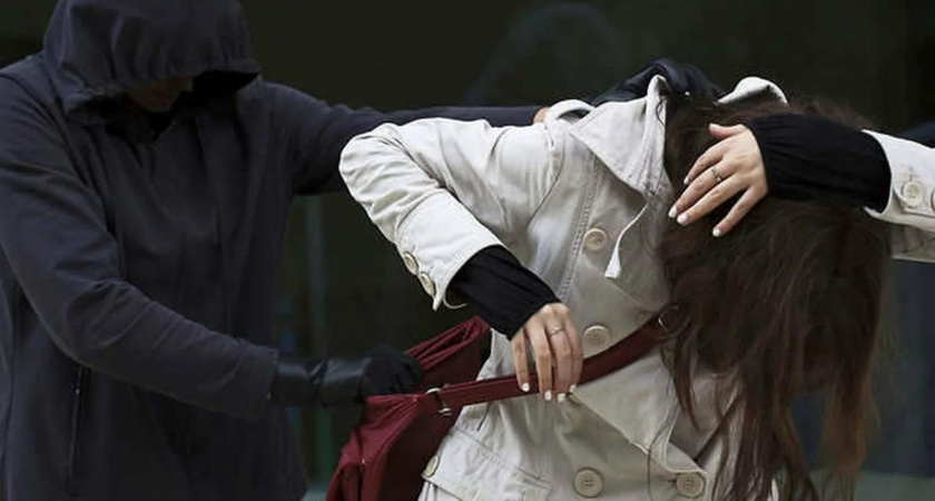 Пара из Ставрополья ограбила и избила женщину в Новороссийске, забрав телефон за 130 тысяч рублей