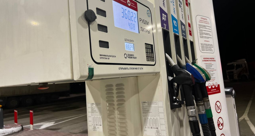 Поставлена точка в вопросе: можно ли смешивать бензин АИ-92 и АИ-95 - эксперт дал ответ