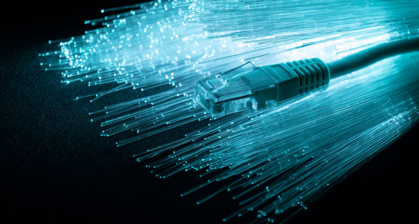 С 12 апреля кабель для интернета в подъезде полностью запрещён: жильцов заставят снимать за свой счёт