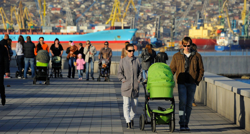 За блогерами ужесточат контроль, а семьи с детьми получат дополнительную помощь: новые изменения в законах