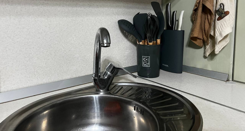 5 столовых ложек прямо в раковину, и засор устранен: 2 действенных способа очистить слив