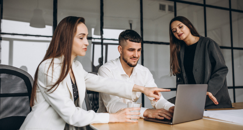 Вас уволят первым: эти привычки на работе позорно выдают низкий интеллект человека