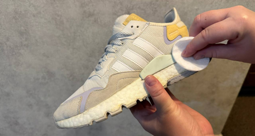 3 капли на ватный диск — и трем белую подошву: исчезнут даже самые желтые пятна  