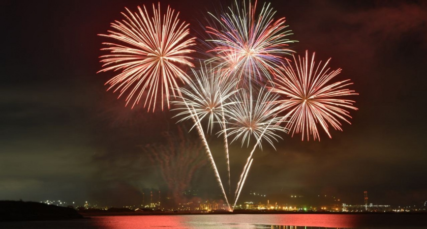 «Отстрелялись для галочки!»: новороссийцы негодуют, что праздничный салют 9 мая увидели единицы