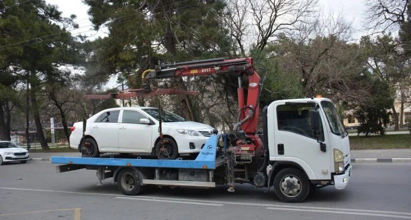 Эвакуаторы лютуют! С начала 2025 года на штрафстоянку увезли уже 1005 автомобилей