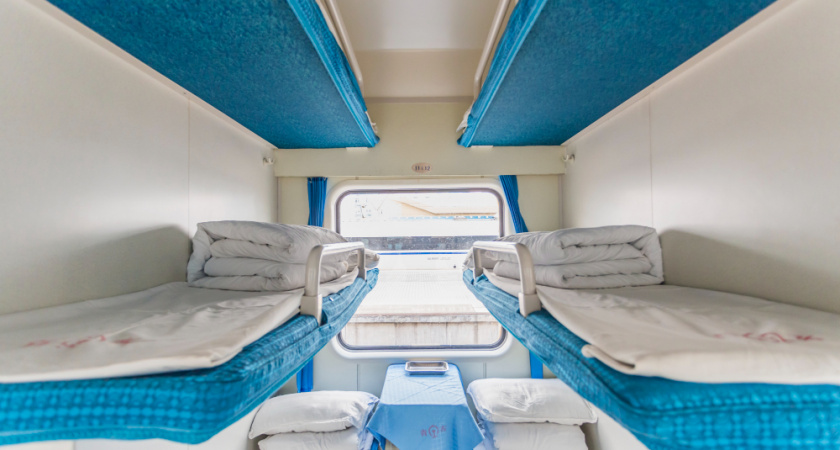 Спускаться на нижние полки в поездах теперь нельзя: в РЖД до слез расстроили россиян новым правилом