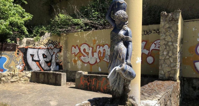 Родник «Девушка с кувшином» стал пугалом: жители Абрау-Дюрсо возмущены разрухой на пути к морю