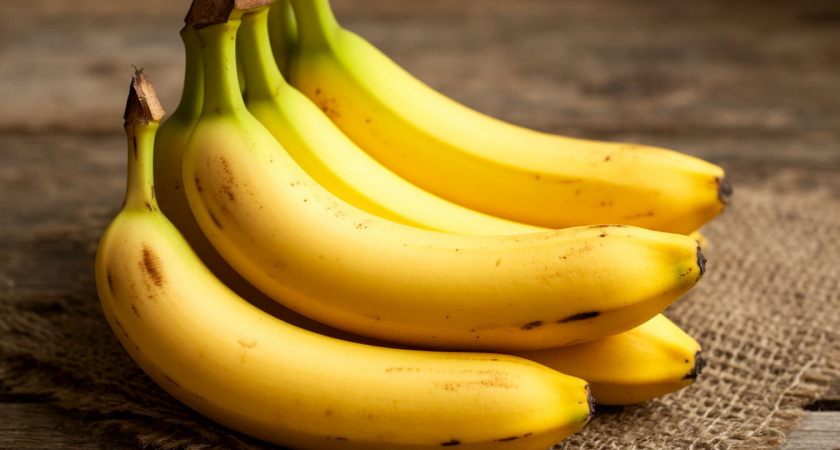 Банановую кожуру посыпаю солью — весь июнь в восторге своей хитрости: гениальный лайфхак для дачников