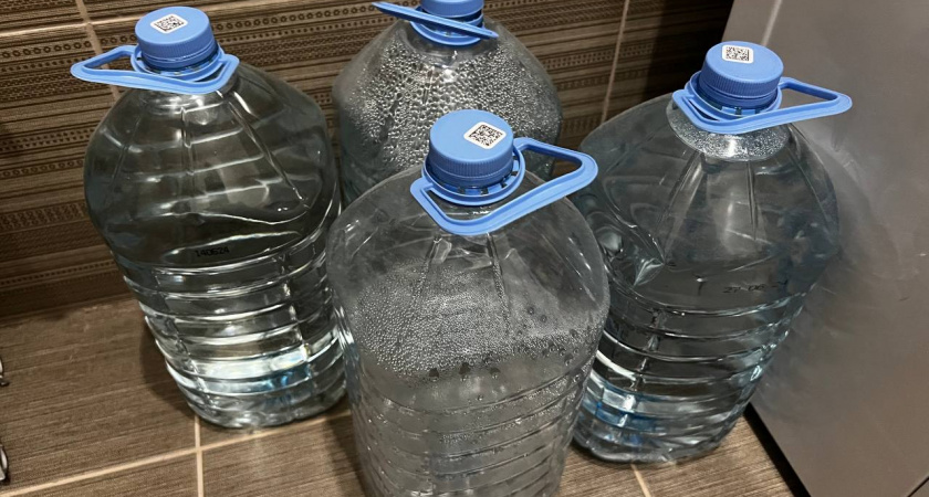 Разрезаю пластиковую бутылку на 2 части — и даже самый сложный засор вылетает со свистом: делаю так долгие годы