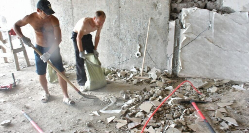 Не прошло и полгода: в Новороссийске начался ремонт домов, пострадавших от ударов дронов