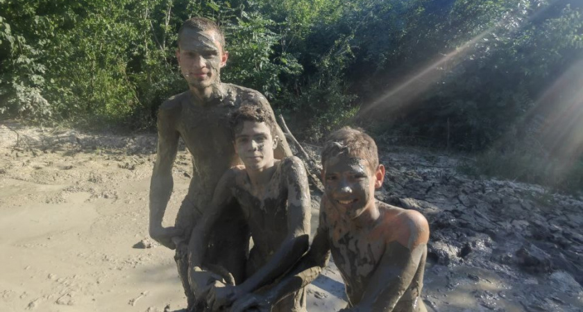 Грязевые ванны под Новороссийском: горожане застряли на питбайке в лесу