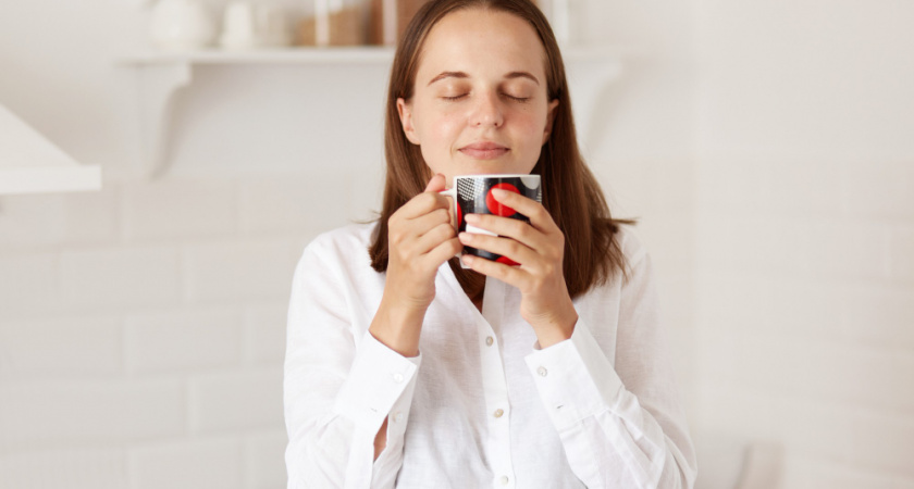 Чай превратится в настоящий яд: через сколько часов заварка начнет вредить здоровью