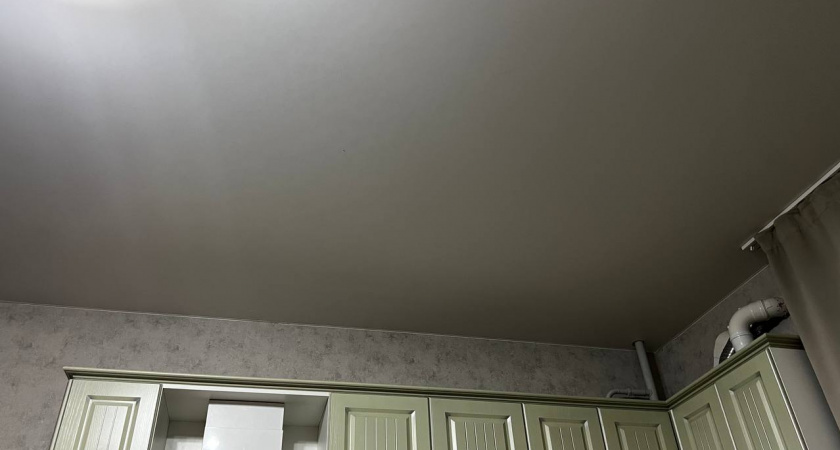 Вагонка, гипс или обои? Эксперты рассказали, что лучше для потолка — и теперь отказываюсь от идеи натяжного потолка