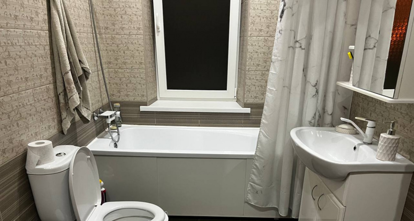 Вот, для чего раньше делали большие окна в туалете: сколько жили с ними и не знали этого